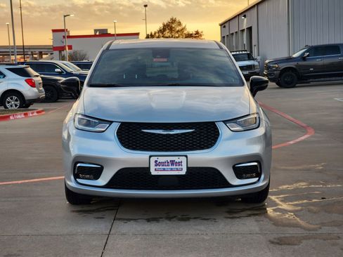 New 2026 Chrysler Pacifica Select image 6