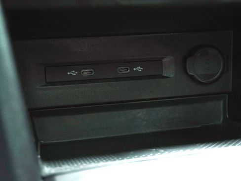 Used 2022 Volkswagen Taos SE FWD image 18