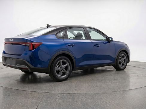 Used 2025 Kia K4 LXS FWD image 9