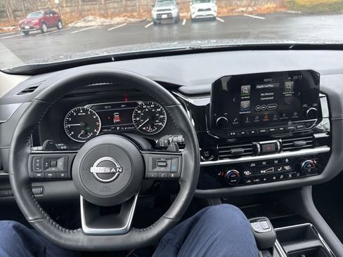 Used 2025 Nissan Pathfinder SL image 11