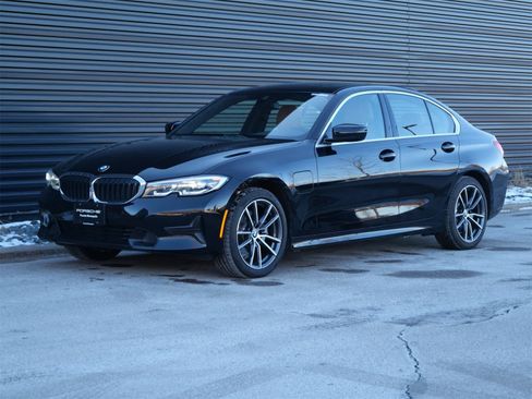 Used 2021 BMW 330e xDrive w/ Convenience Package image 1