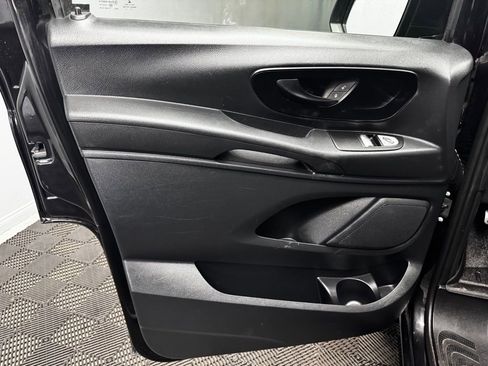 Used 2018 Mercedes-Benz Metris Passenger image 37
