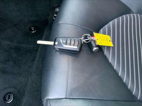 Used 2024 Toyota Camry SE FWD image 13