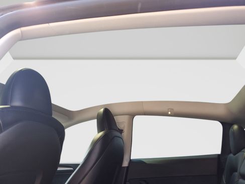 Used 2025 Tesla Model Y Long Range image 16