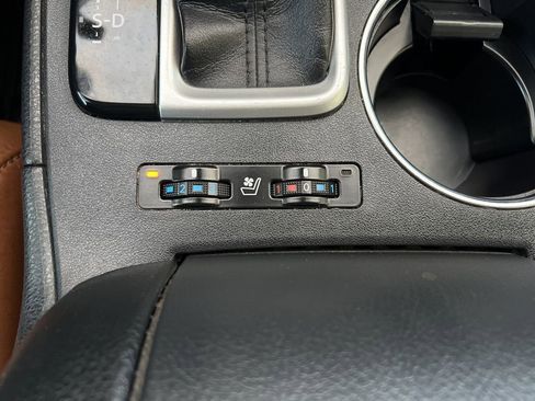 Used 2019 Toyota Highlander Limited image 39