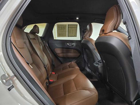 Used 2023 Volvo XC60 B5 Ultimate w/ Climate Package image 12