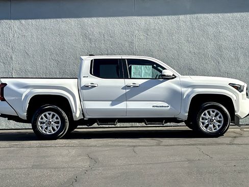 Certified 2025 Toyota Tacoma SR5 image 6