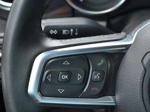 Used 2022 Jeep Wrangler Unlimited Sahara AWD/4WD image 20