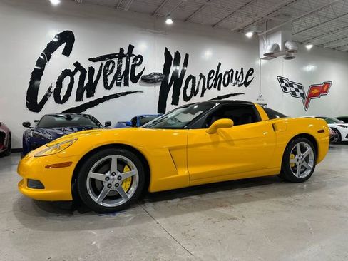 Used 2005 Chevrolet Corvette Coupe w/ Preferred Equipment Group RWD image 1