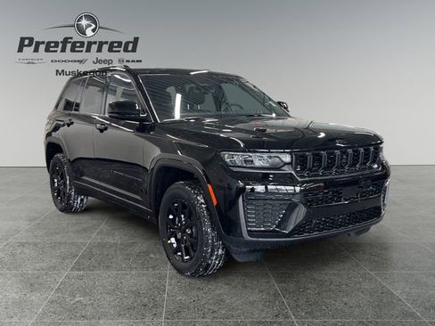 New 2026 Jeep Grand Cherokee Altitude AWD/4WD image 8