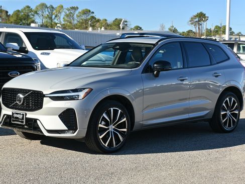 Used 2025 Volvo XC60 B5 Plus image 8
