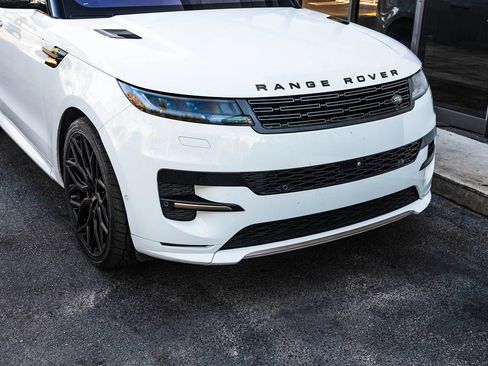 Used 2023 Land Rover Range Rover Sport SE Dynamic AWD/4WD image 3