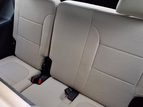 Used 2023 Chevrolet Traverse LS image 7