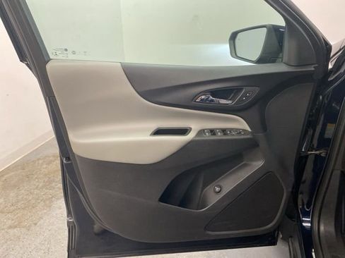Used 2020 Chevrolet Equinox LT w/ Driver Convenience Package image 17