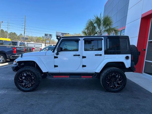 Used 2017 Jeep Wrangler Unlimited Sahara w/ Dual Top Group image 8