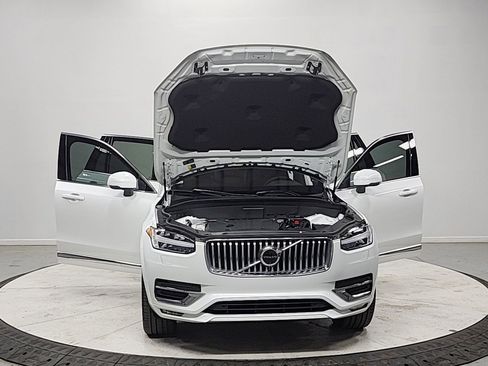 Used 2024 Volvo XC90 B5 Plus w/ Protection Package Premier image 10