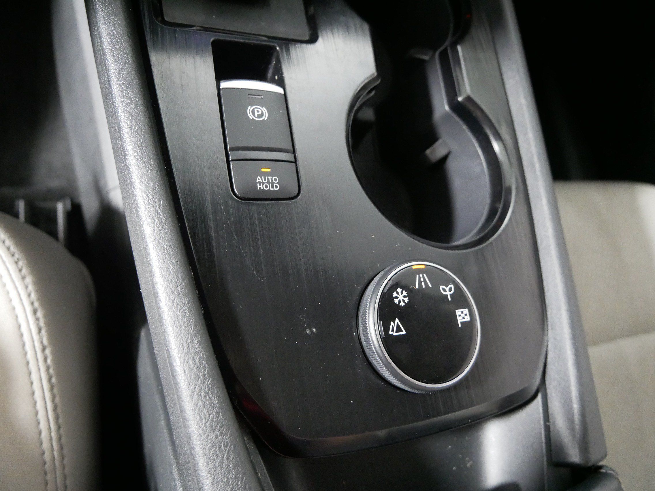Used 2025 Nissan Rogue SV AWD/4WD image 29