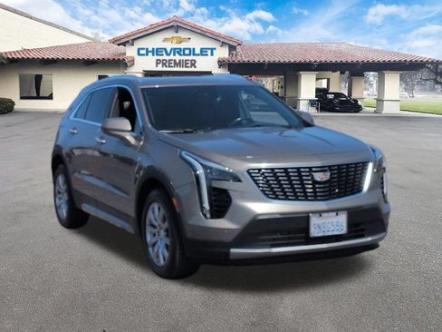 Used 2020 Cadillac XT4 Premium Luxury FWD image 2