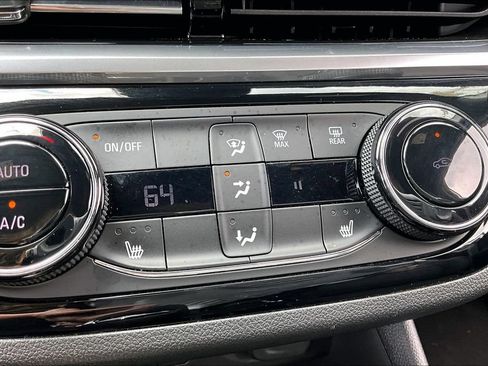 Used 2024 Buick Envista Sport Touring w/ Convenience I Package FWD image 24