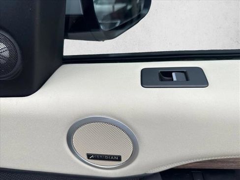 Used 2019 Land Rover Discovery HSE AWD/4WD image 15