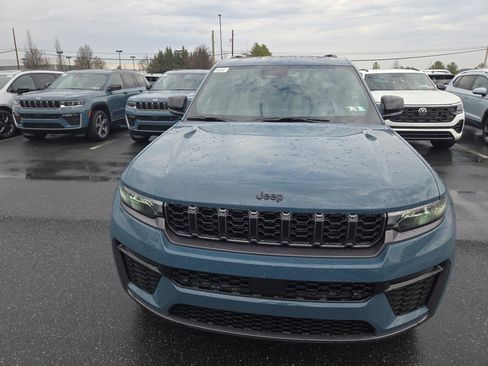 New 2026 Jeep Grand Cherokee Limited w/ Limited Altitude Package AWD/4WD image 8