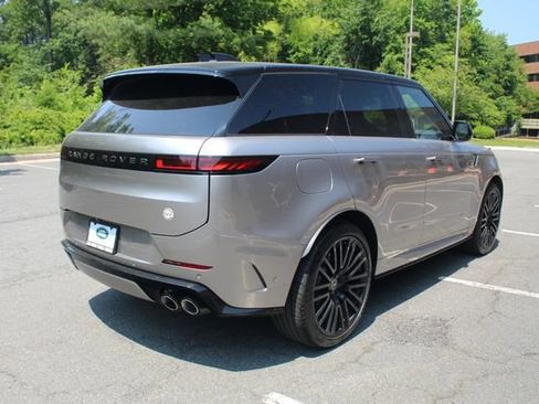 Used 2024 Land Rover Range Rover Sport image 2