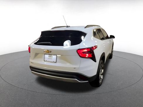 Used 2025 Chevrolet Trax LT w/ LT Convenience Package image 14