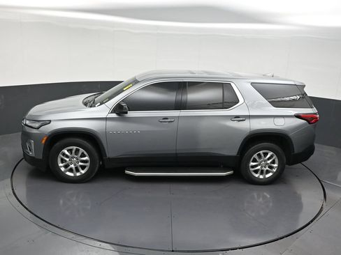 Used 2023 Chevrolet Traverse LS FWD image 17