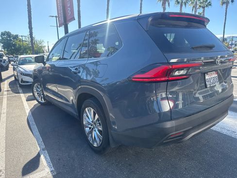 Used 2024 Toyota Grand Highlander AWD image 7