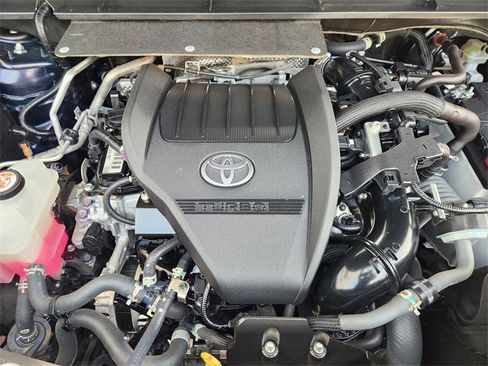 Used 2023 Toyota Highlander XLE image 22