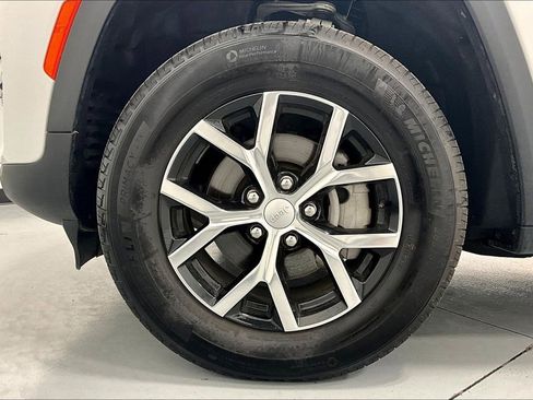 Used 2024 Jeep Grand Cherokee Limited AWD/4WD image 8