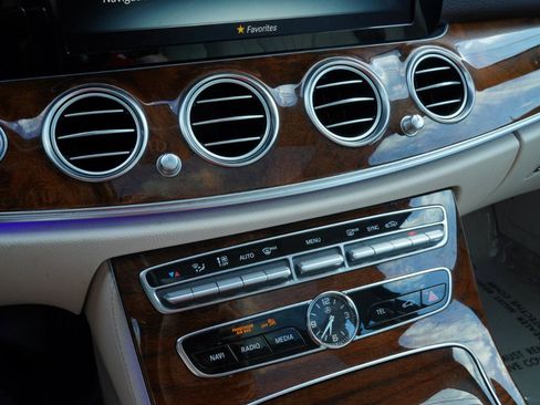 Used 2019 Mercedes-Benz E 450 4MATIC Wagon w/ Premium Package image 37