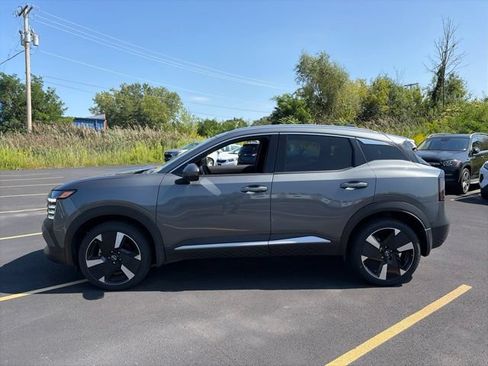 Used 2025 Nissan Kicks SR AWD/4WD image 2