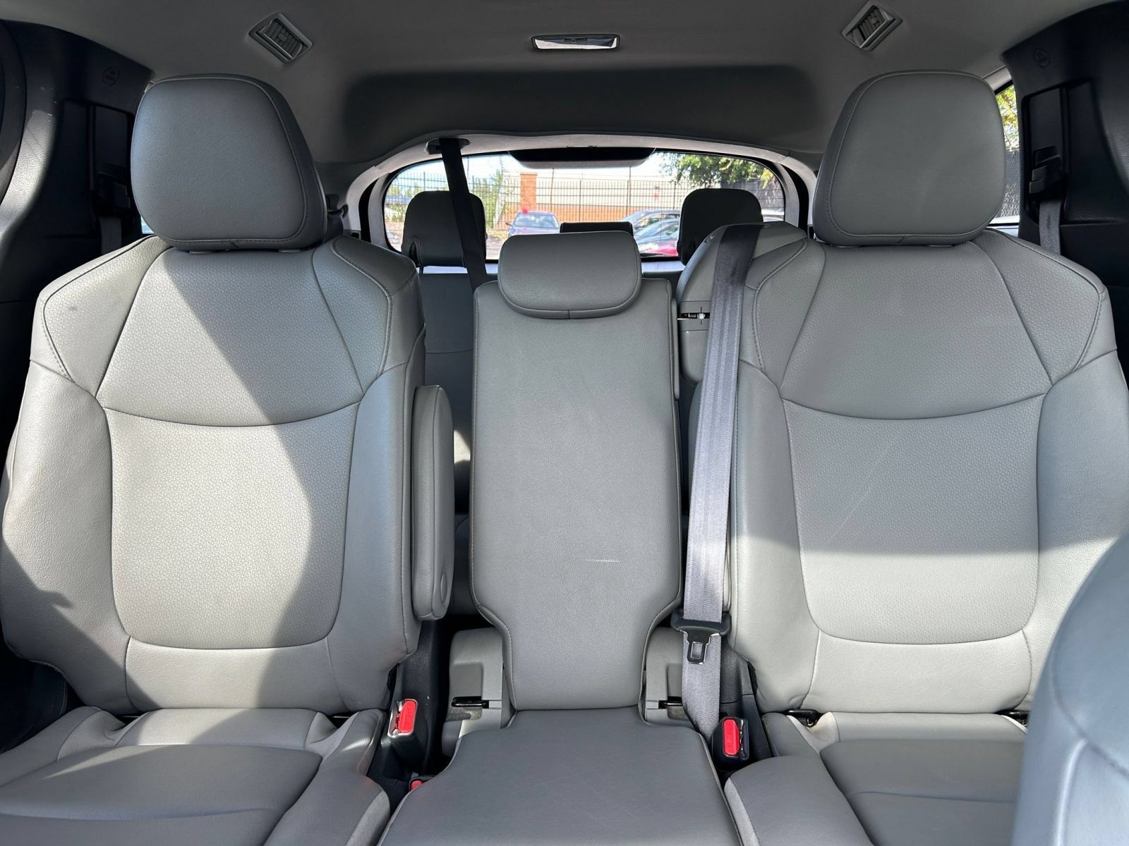 Used 2025 Toyota Sienna XLE FWD image 35