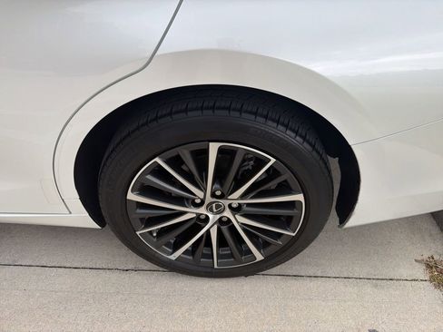 Used 2024 Lexus ES 250 w/ Premium Package AWD/4WD image 7