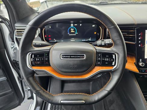 Used 2022 Jeep Grand Wagoneer Series III AWD/4WD image 16