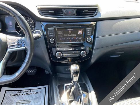 Used 2018 Nissan Rogue SV AWD/4WD image 6