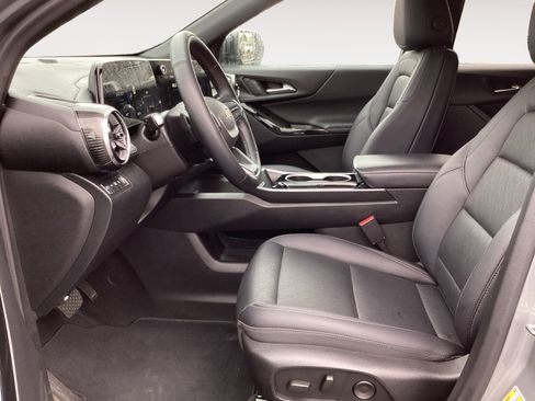 Used 2025 Chevrolet Equinox LT w/ Convenience Package II image 28