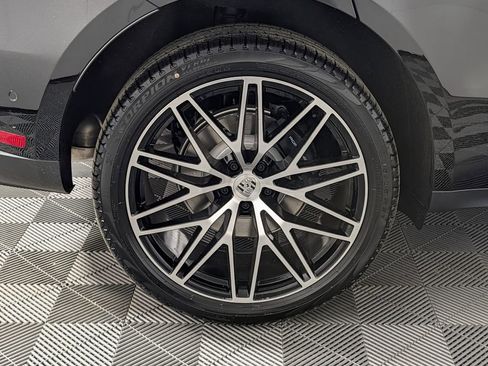 New 2026 Porsche Macan image 13