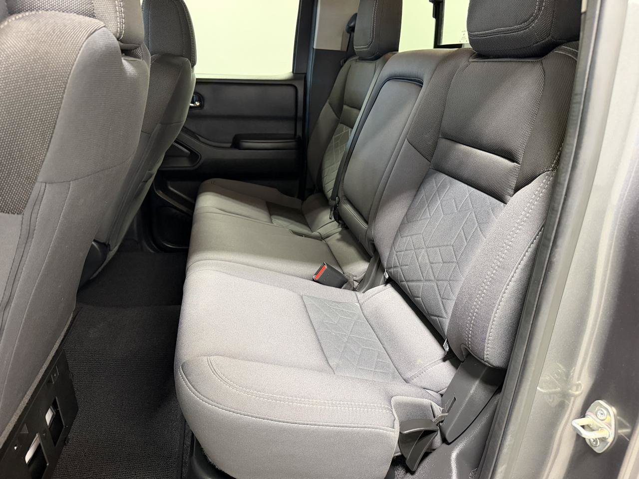 Used 2025 Nissan Frontier SV AWD/4WD image 16