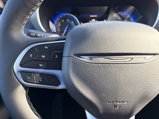 New 2027 Chrysler Pacifica Select FWD image 19