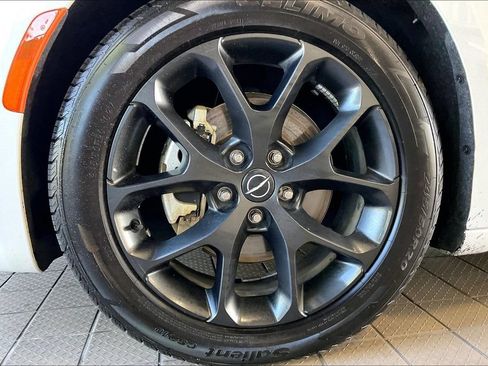 Used 2025 Chrysler Pacifica Limited FWD image 33