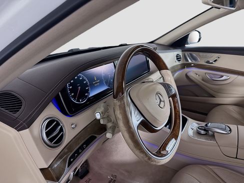 Used 2017 Mercedes-Benz S 550 Sedan image 23