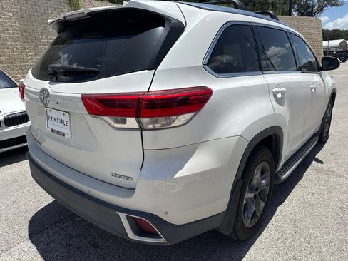 Used 2017 Toyota Highlander Limited Platinum FWD image 6