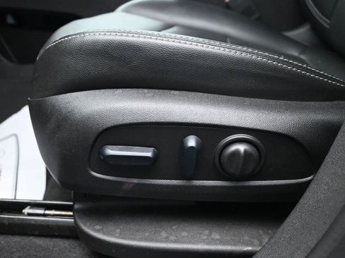 Used 2024 GMC Terrain SLT image 21