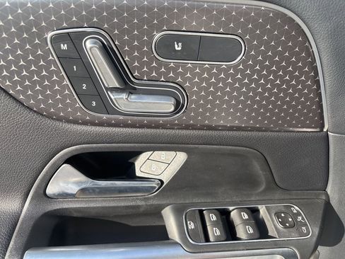 Used 2024 Mercedes-Benz GLB 250 image 37