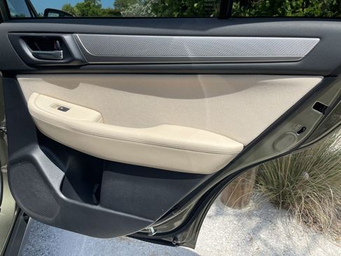 Used 2019 Subaru Outback 2.5i Premium AWD/4WD image 23