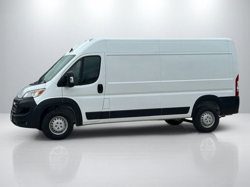 Used 2026 RAM ProMaster 2500 w/ Convenience Group FWD image 8