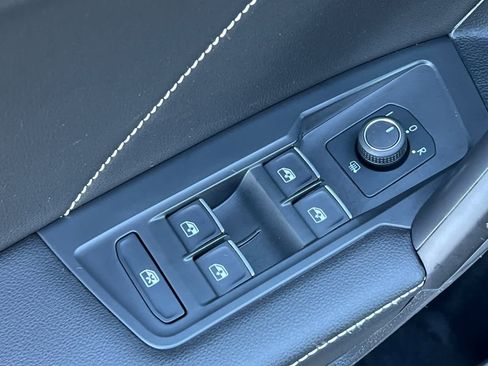 Used 2022 Volkswagen Tiguan SE image 14