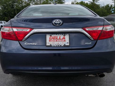 Used 2017 Toyota Camry XLE w/ Moonroof Package FWD image 9